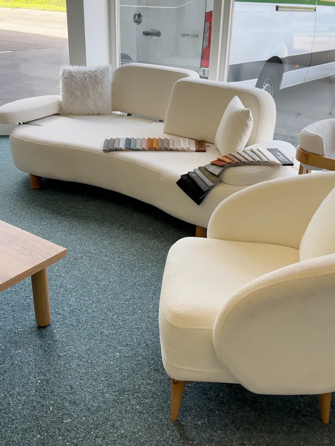 Stoffmuster für Sofas im Vilki Möbelhaus – Farben und Bezüge zur Auswahl